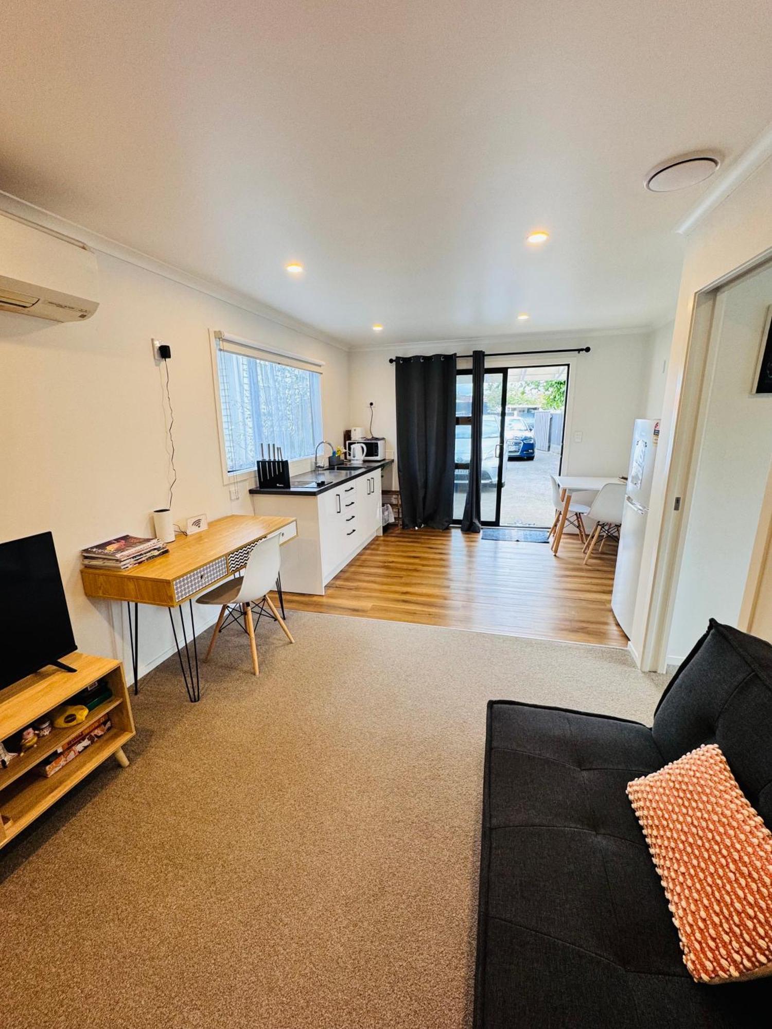 Modern 1 Bedroom Guest House อัปเปอร์ฮัทท์ ภายนอก รูปภาพ
