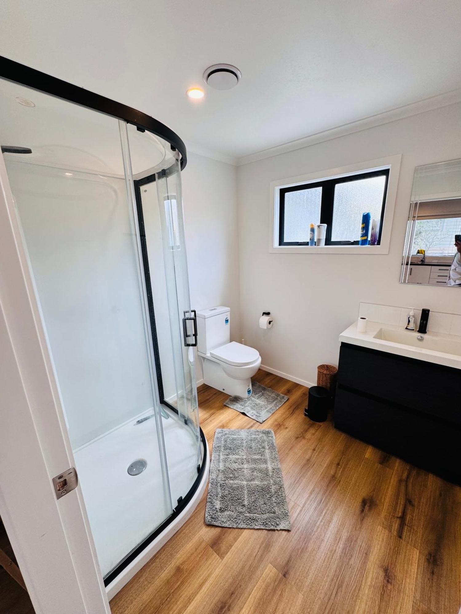 Modern 1 Bedroom Guest House อัปเปอร์ฮัทท์ ภายนอก รูปภาพ
