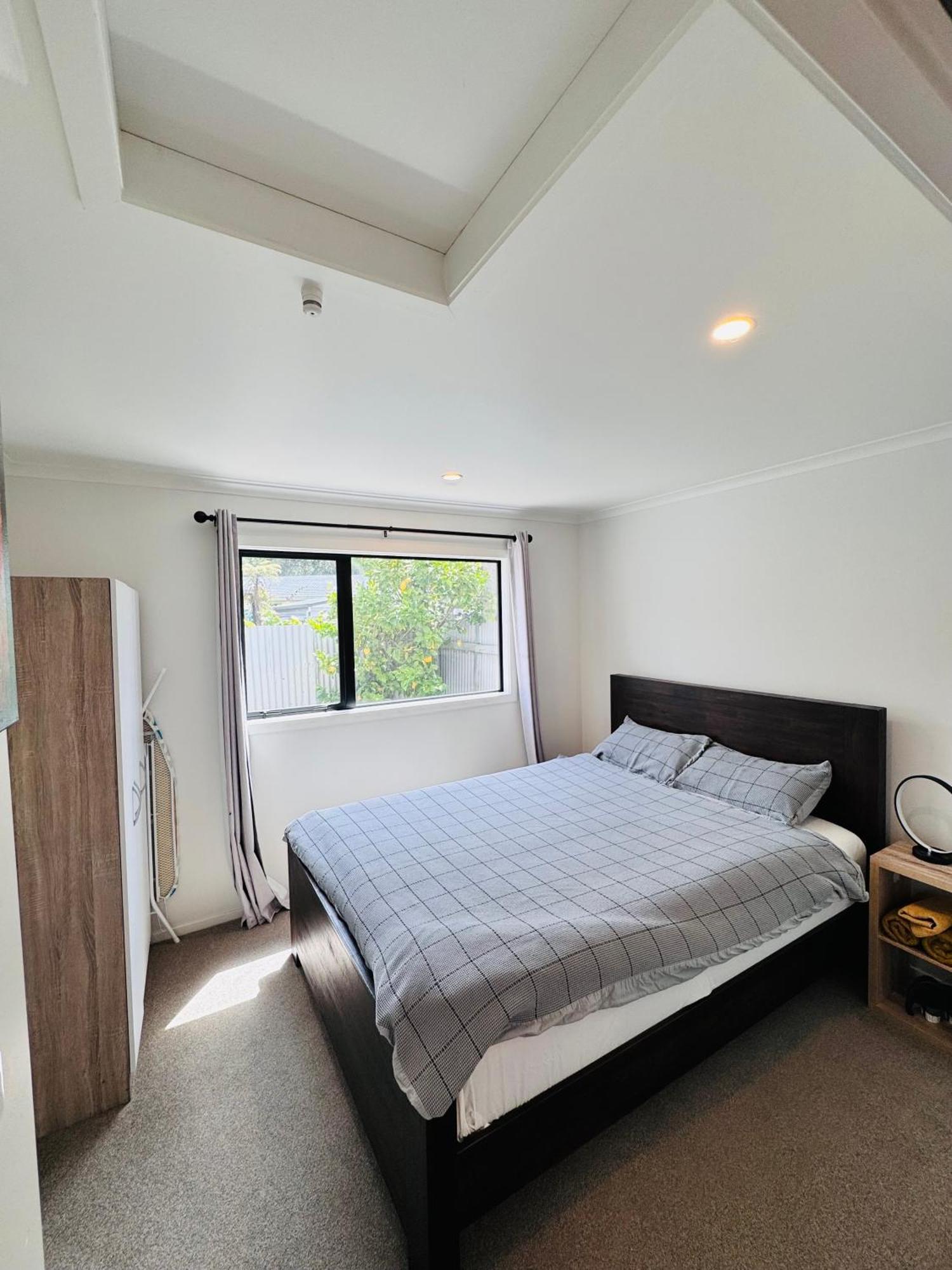 Modern 1 Bedroom Guest House อัปเปอร์ฮัทท์ ภายนอก รูปภาพ