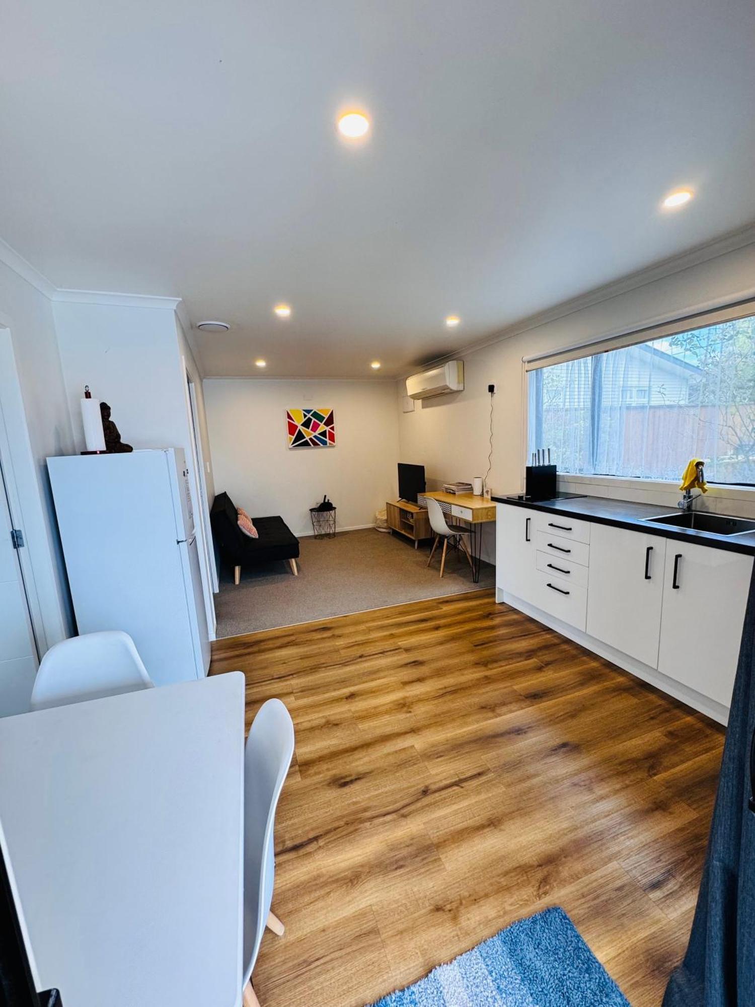 Modern 1 Bedroom Guest House อัปเปอร์ฮัทท์ ภายนอก รูปภาพ
